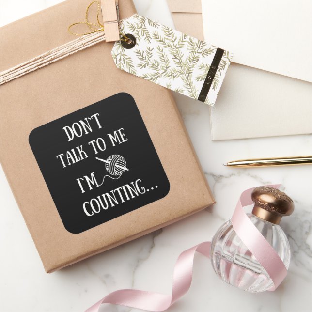 Adesivo Quadrado Não fale comigo Estou contando crochê engraçado (Presentear)