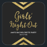 Adesivo Quadrado Noite das Meninas de Chevron Dourado Modern Faux<br><div class="desc">Este elegante adesivo quadrado apresenta um giz geométrico e a palavra "Girls' Night Out" em ouro falso contra fundo preto. É excelente para uma celebração festa de solteira. Confira os convites e itens correspondentes aqui http://www.zazzle.com/collections/modern_faux_gold_chevron_celebration_collection-119531050277382712?rf=238364477188679314 Personalize-o com seus detalhes substituindo o texto do marcador de posição. Para obter mais opções,...</div>