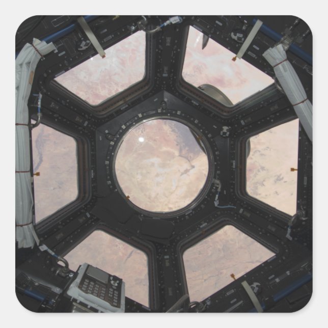 Adesivo Quadrado O deserto do Sara visível através das janelas (Frente)