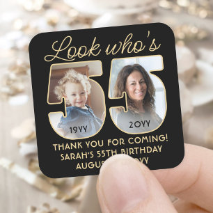 Adesivo Quadrado Olhe Quem Faz 55 Aniversário Preto e Dourado 2 Fot