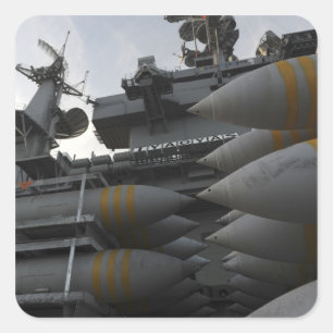 Adesivo Quadrado Ordenança empilhada pronta para ser carregado