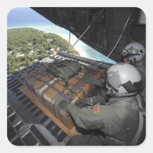 Adesivo Quadrado Os aviadores eliminam uma pálete dos bens doados 