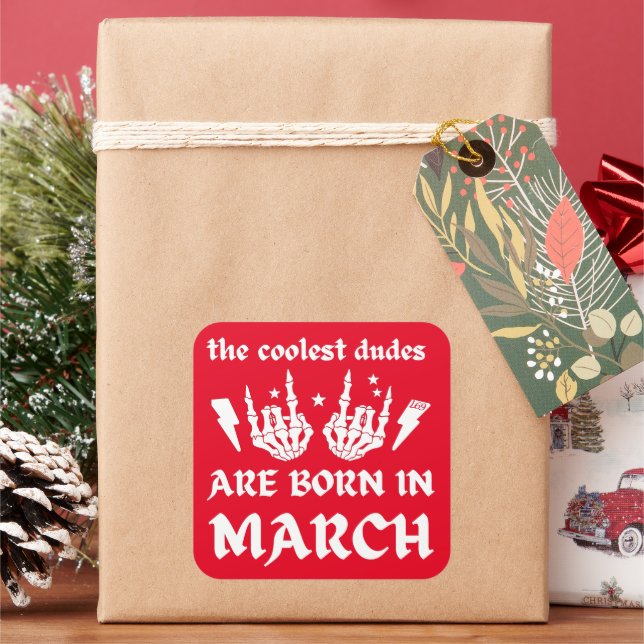 ADESIVO QUADRADO OS MAIS FELIZES SÃO NASCER NO FÉRIO DE MARÇO (Feriado)