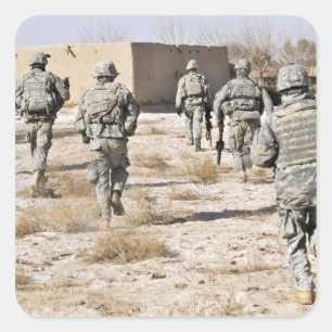 Adesivo Quadrado os soldados respondem a um ataque das armas