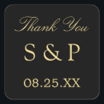 Adesivo Quadrado Ouro Negro Beige Favor de Casamento Obrigado Stick<br><div class="desc">Ouro Negra Beige Wedding Favor Obrigado Sticker,  personalize com as iniciais do casal e a data do casamento,  usando o modelo de personalização online antes de fazer o pedido. O adesivo apresenta texto na moda num tom de ouro de bege (aparência falsa dourado/dourado) em preto clássico.</div>