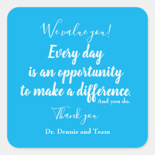 Adesivo Quadrado Paciente Obrigado Tipografia Branca Azul