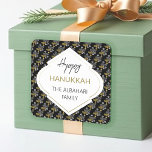 Adesivo Quadrado Padrão Elegante de Feriado de Chanucá Dourado<br><div class="desc">Arte digital de Liliumdes. Personalize-o com seus detalhes.</div>