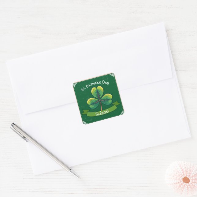 Adesivo Quadrado Partido de St Patricks para Shamrock Retro (Envelope)