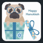 Adesivo Quadrado Pau de Pug Feliz Hanukkah<br><div class="desc">Um presente chanukah divertido para quem ama cachorros... especialmente filhotes! Feliz Hanukkah!</div>