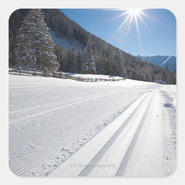 Adesivo Quadrado pista de esqui fresca preparada num campo de esqui (Frente)