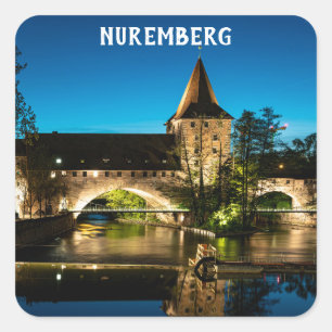 Adesivo Quadrado Ponte medieval antiga à noite em Nuremberg