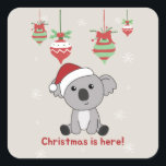 Adesivo Quadrado Praça Koala Christmas Snow Winter Animais Koalas<br><div class="desc">O coala de Natal com luzes de fadas. Animais engraçados com presentes e neve nas férias. Também é engraçado para o natal em julho. Os coalas são animais bonitos e perfeitos para o Natal.</div>