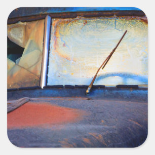 Adesivo Quadrado Proteção contra um velho caminhão enferrujado