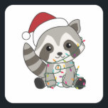 Adesivo Quadrado Raccoon Christmas Snow Winter Raccoons<br><div class="desc">O racon a suavidade com luzes de fada. Animais engraçados com presentes e neve até as férias. Também é engraçado para o Natal em julho. Os guaxinins são animais doces e perfeitos para o Natal.</div>