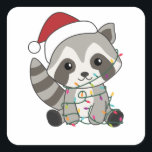 Adesivo Quadrado Raccoon Christmas Snow Winter Raccoons<br><div class="desc">O racon a suavidade com luzes de fada. Animais engraçados com presentes e neve até as férias. Também é engraçado para o Natal em julho. Os guaxinins são animais doces e perfeitos para o Natal.</div>