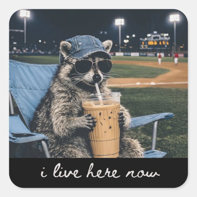 Adesivo Quadrado Raccoon I Live Here Now Shirt Raccoon Drinking Ice (Frente)