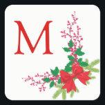 Adesivo Quadrado Red Arco Holly Christmas<br><div class="desc">Este adesivo brilhante e colorido irá iluminar toda a correspondência ou pacote de Feriados. Ele apresenta seu monograma em vermelho brilhante no canto superior esquerdo, com um bonito ornamento oco e vermelho de canto de morango com um arco vermelho. Bonito para correspondência ou outros projetos de Feriado. Certifique-se de ver...</div>