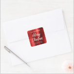 Adesivo Quadrado Red Metallic Merry Christmas Endereço de devolução<br><div class="desc">Esta elegante etiqueta de endereço de retorno de feriado apresenta a mensagem "Feliz Natal" em letra branca de pincel no estilo de escrita manual,  em um fundo de metal vermelho rubi esfregado. Personalize com o nome da sua família acima e o endereço abaixo na fonte de sans serif branca.</div>