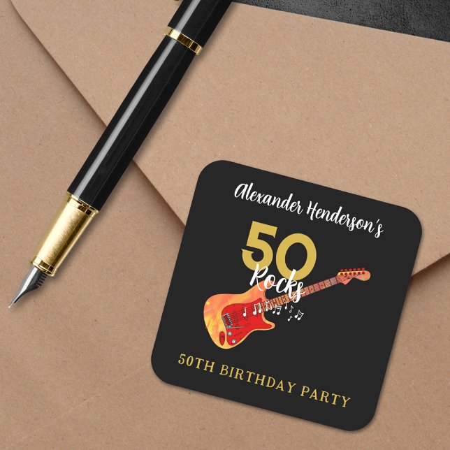 Adesivo Quadrado Rock and Roll 50th Festa de aniversário (50 Rocks cool guitar 50th birthday party sticker black and gold personalized for him)