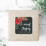Adesivo Quadrado Rustic Bough | Watercolor Christmas Personalizado<br><div class="desc">Termine seus presentes de Natal e envios com esses adesivos de Natal rústicos com folhas de cor d'água,  flores vermelhas,  cones de pínus e bagas ocas em um fundo preto macio. Personalize com um cartões de natal personalizado e seu nome embaixo.</div>