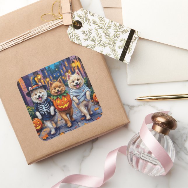 Adesivo Quadrado Samoyed Dogs Trick-or-Treating Halloween Costumes (Presentear)