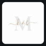 Adesivo Quadrado Script de Troca de Monograma Dourado e Cinza II<br><div class="desc">Dourado moderno e Cinza Monograma. Tipo de letra combo. Trocar. Simples. Quadrada. Arredondado.</div>