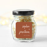 Adesivo Quadrado Script Minimalista Moderno Terracotta | Casamento<br><div class="desc">Esses adesivos de casamento elegantes e minimalistas apresentam tipografia moderna branca e texto limpo,  sans serif em um fundo boho terracotta neutro para um simples e na moda design que você vai amar.</div>