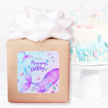 Adesivo Quadrado Sereia de Aniversário Sereia vangloria-se e brilha<br><div class="desc">Os ótimos rótulos de presente de aniversário escreveram "desejando um aniversário maravilhoso" em tipografia legal da sereia. Design de sereia fantasiosa com caudas de sereia, salpicos e bolhas oceânicas em tons de aquarela de roxo rosa e azul de turquesa. Engraçada sereia perfeita para decorar presentes de aniversário de uma menina....</div>
