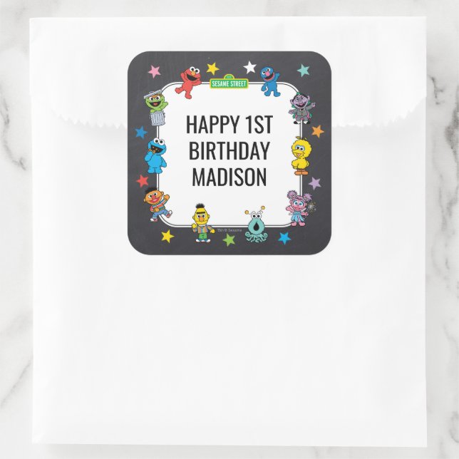 Adesivo Quadrado Sesame Street Characters Chalkboard Birthday (Bolsa)
