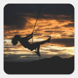 Adesivo Quadrado Silhueta Sunset de Menina em Swing