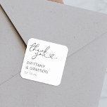 Adesivo Quadrado Simples Obrigado Casamento<br><div class="desc">Mínimos adesivos de casamento preto e branco com as palavras 'obrigado você' em uma letra elegante que incorpora um coração de amor,  seus nomes e a data do casamento.</div>