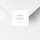 Adesivo Quadrado Simples tipografia elegante casamento preto e bran<br><div class="desc">Um selo de convite minimalista moderno para casamento ou adesivo de apoio apresentando um roteiro clássico de caligrafia na moda com cantos arredondados. Fácil de personalizar com seus detalhes! Adequado para casamentos românticos formais, neutros, formais ou clássicos. Por favor, note que a cor de fundo pode ser alterada para corresponder...</div>
