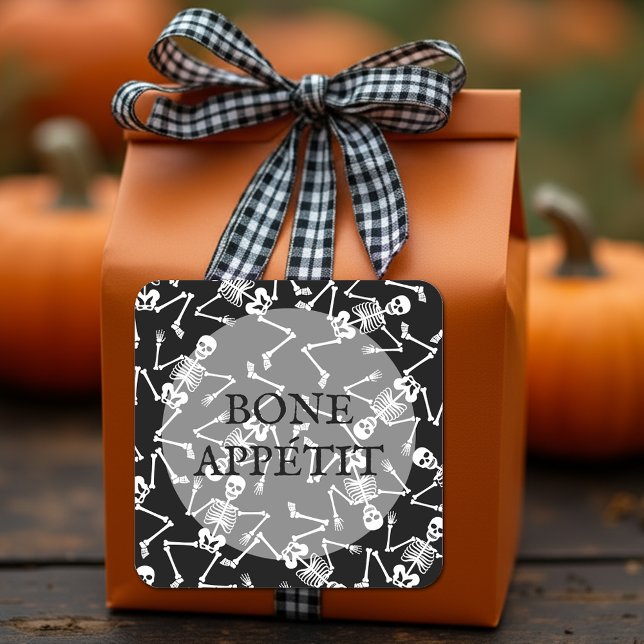 Adesivo Quadrado Skeletons BONE APPÉTIT (Skeletons on black square stickers feature the wording BONE APPÉTIT)