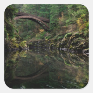 Adesivo Quadrado Sob a ponte