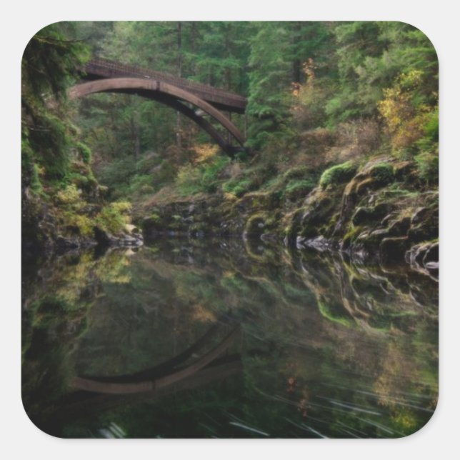 Adesivo Quadrado Sob a ponte (Frente)