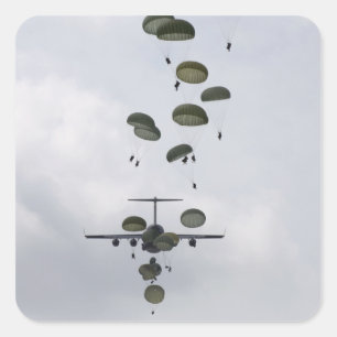Adesivo Quadrado Soldados do Exército saltam de um Globemaster II C