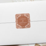 Adesivo Quadrado Terracotta Mexicano Wedding Papel Picado<br><div class="desc">Adicione um toque personalizado aos seus favores de casamento ou artigos de papelaria com este adesivo prateado,  com detalhes intrincados do papel picado mexicano. Ideal para comemorações inspiradas em boho com um tema mexicano rústico. - Elementos correspondentes na nossa coleção Terracotta Papel Picado</div>