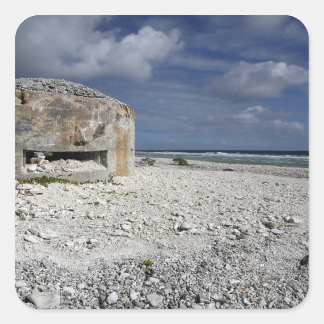 Adesivo Quadrado Um bunker desmoronante (Frente)