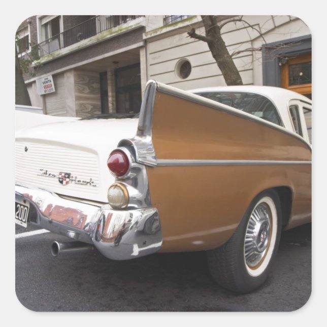 Adesivo Quadrado Um carro clássico Studebaker Silver Hawk estaciona (Frente)