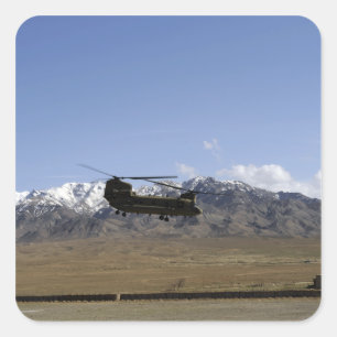 Adesivo Quadrado Um CH-47 Chinook decola