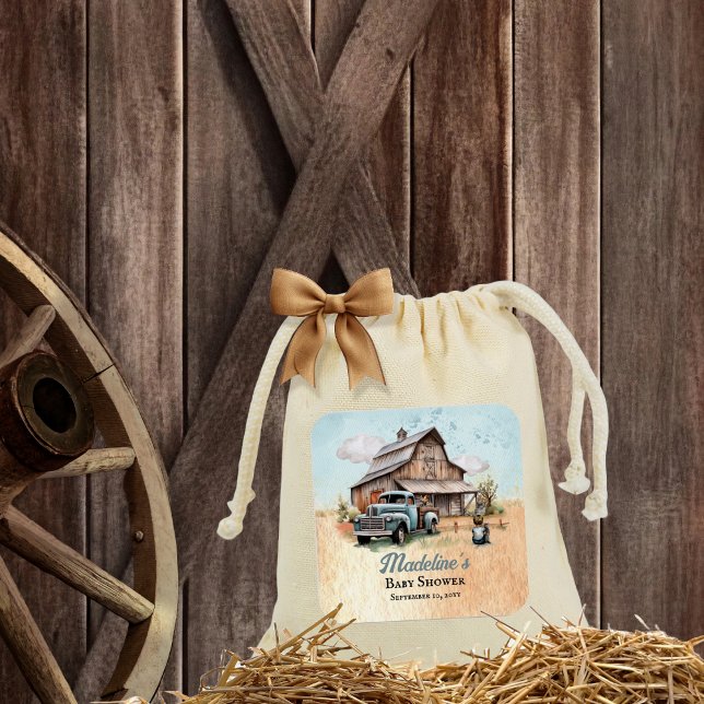 Adesivo Quadrado Um Chá de fraldas de fazendeiro bonito ("A Cute Little Farm Boy Is On His Way!" Rustic Barn and Vintage Truck Boy Baby Shower Sticker)