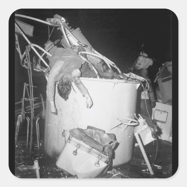 Adesivo Quadrado Um marinheiro da Guarda costeira morreu em sua Ima (Frente)