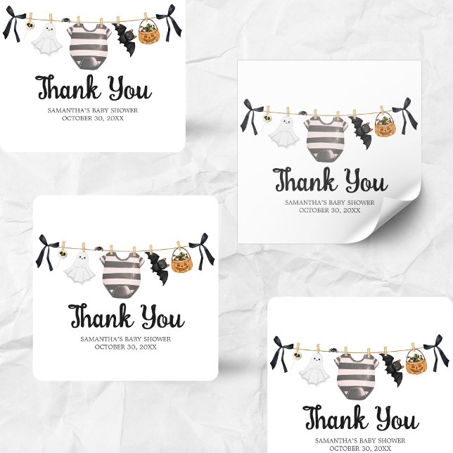 Adesivo Quadrado Um Pequeno Boo Está Quase Por Chá de fraldas (A Little Boo Baby Clothes Baby Shower Sticker)