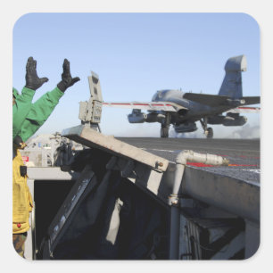 Adesivo Quadrado Um predador de EA-6B lança-se da plataforma de v