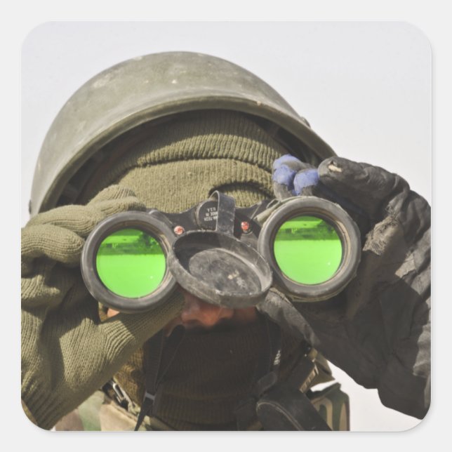 Adesivo Quadrado Um soldado afegão varreu o horizonte (Frente)