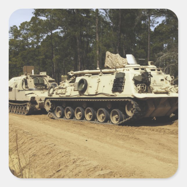 Adesivo Quadrado Um veículo de recuperação M-88 começa a rebocar um (Frente)