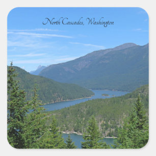 Adesivo Quadrado Ventos Azuis Através De Montanhas Verde Florestada