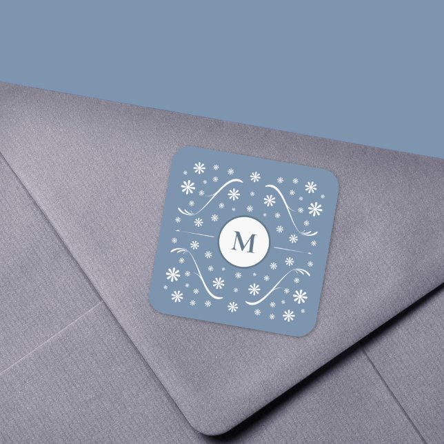 Adesivo Quadrado Vinheta Monograma de Energia da Flor Azul Dusty (Dusty Blue Flower Power Monogram Sticker)