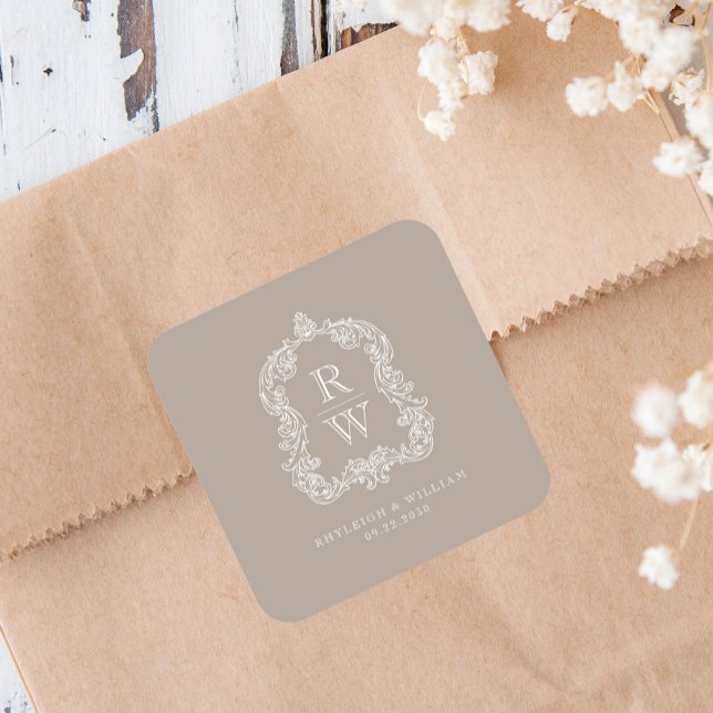 Adesivo Quadrado Vintage Monographic Crest Names Taupe Casamento (Criador carregado)
