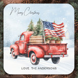 Adesivo Quadrado Vintage Red Christmas Truck USA Flag Patriotic<br><div class="desc">Cartões de Natal Vintage Red Truck Comemoram as Férias com a alegria Patriótica de Charm Espalhar e alegria festiva nesta temporada de festas com nossos Cartões de Natal Vintage Red Truck. Perfeitamente capturando o espírito de uma terra maravilhosa russa do inverno, estas cartas apresentam um carrinho vermelho encantador enfeitado com...</div>